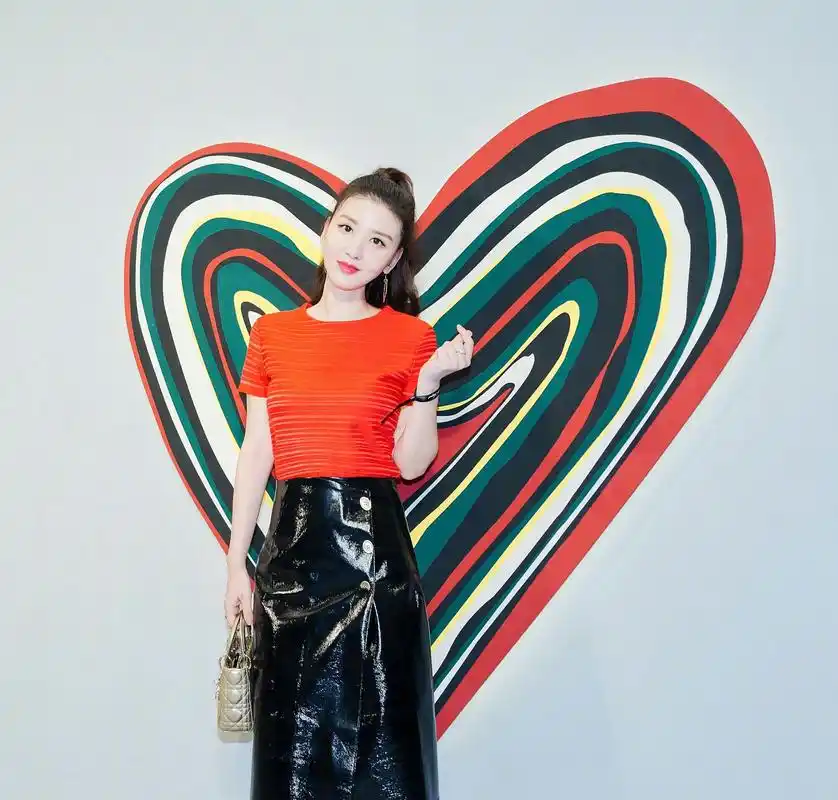 音乐世家出生的张萌,从小就接受了良好的教育,从小活泼有主见,但是