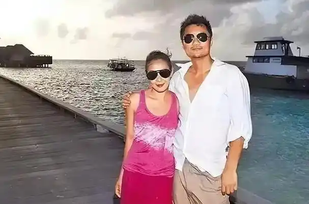 回顾冷门歌手刘若英:痴恋大10岁恩师,为何最后情定北京富豪?