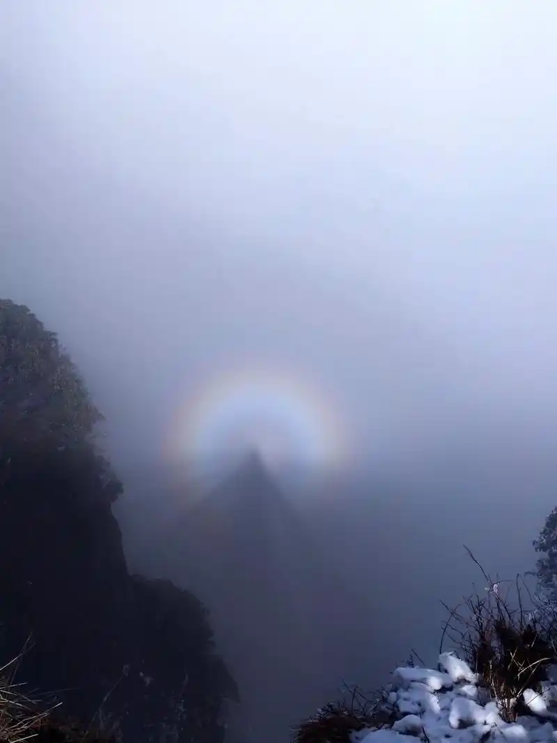 时隔六年上峨眉山金顶就看见了佛光! 还是有蛮久没上过金顶了(六年?