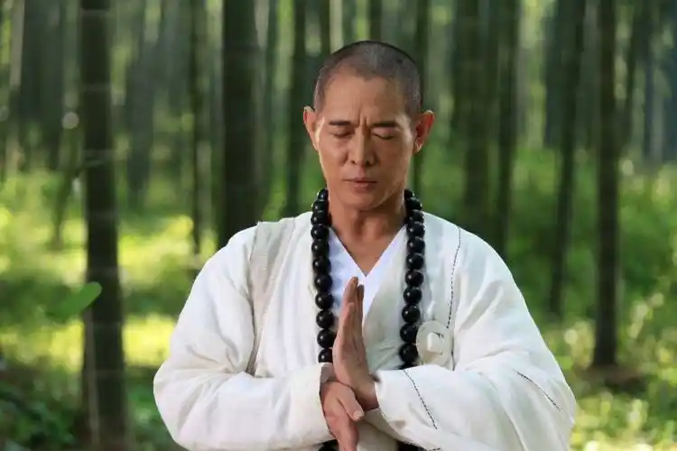 李连杰说爱上利智,提出分手时,黄秋燕才知道一切都是笑话而已_妻子