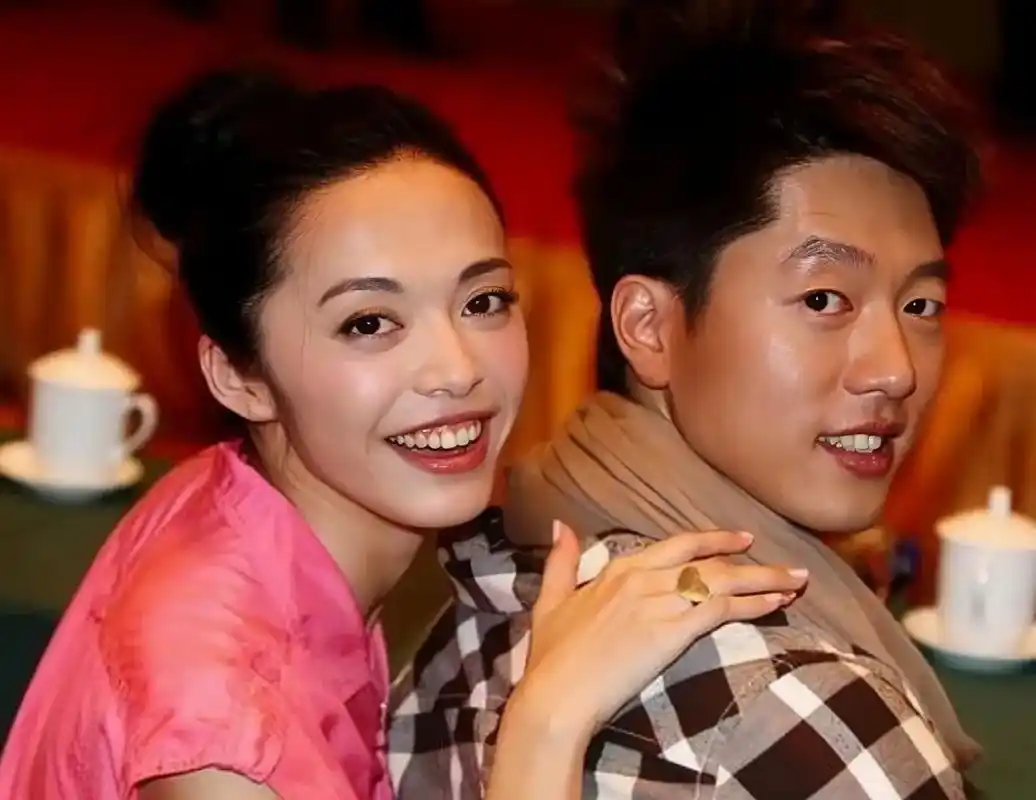 往事如烟是非难辩:凌潇肃,姚晨离婚真相  原来,凌潇肃所说的一切都是