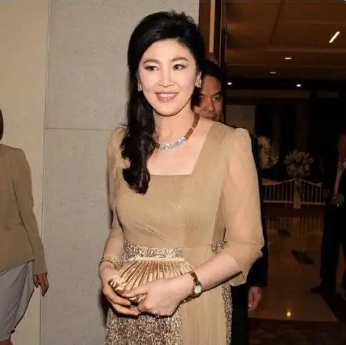 英拉到底有多迷人看英拉穿裙子的照片更加美丽更有气质