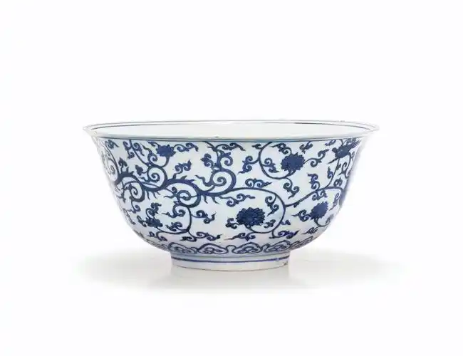 成化官窑青花缠枝绞碗明代成化官窑青花缠枝绞碗官窑瓷片标本青花穿花