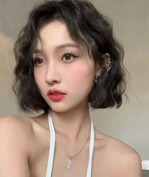 今年最流行的3种短烫发,让你时尚减龄,别再老掉牙!