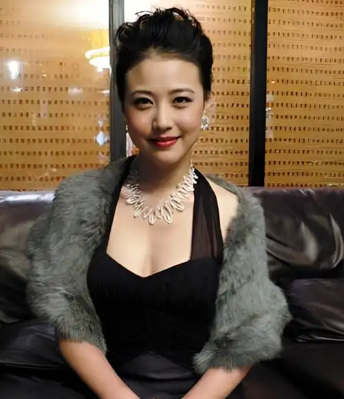 贵州富婆杨小娟嫁三婚演员吕良伟婚后生一子幸福美满