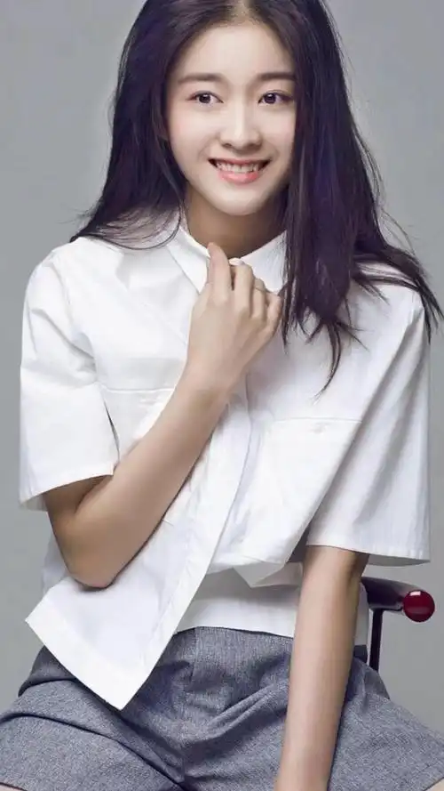 清新脱俗的美女演员张雪迎