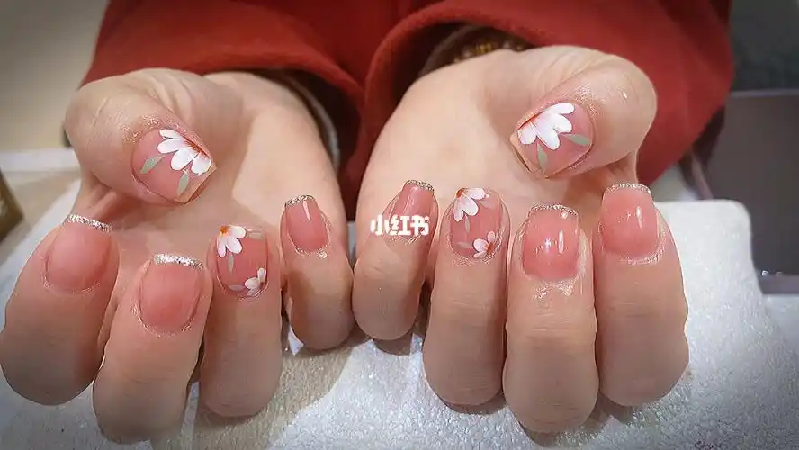 第一次画花美甲