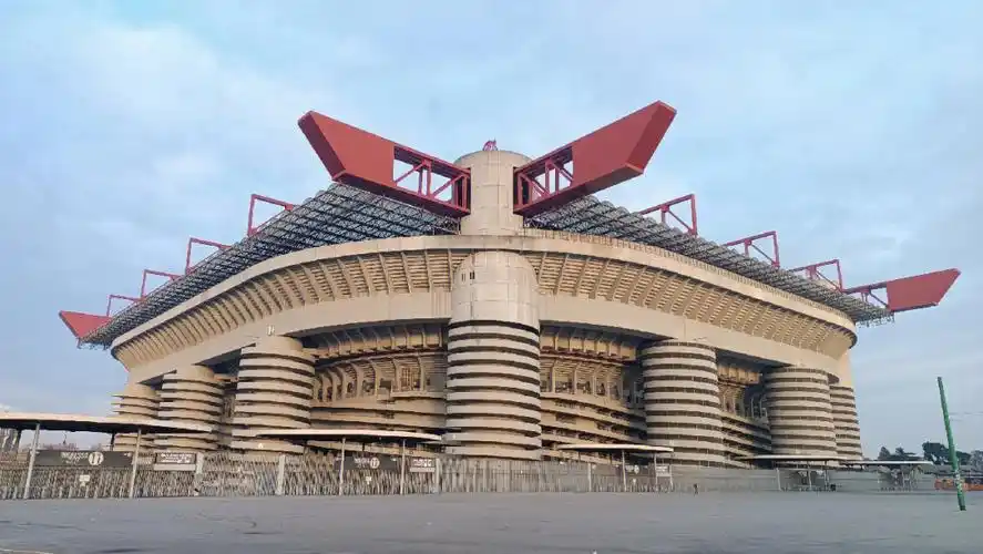 足球之城米兰圣西罗球场