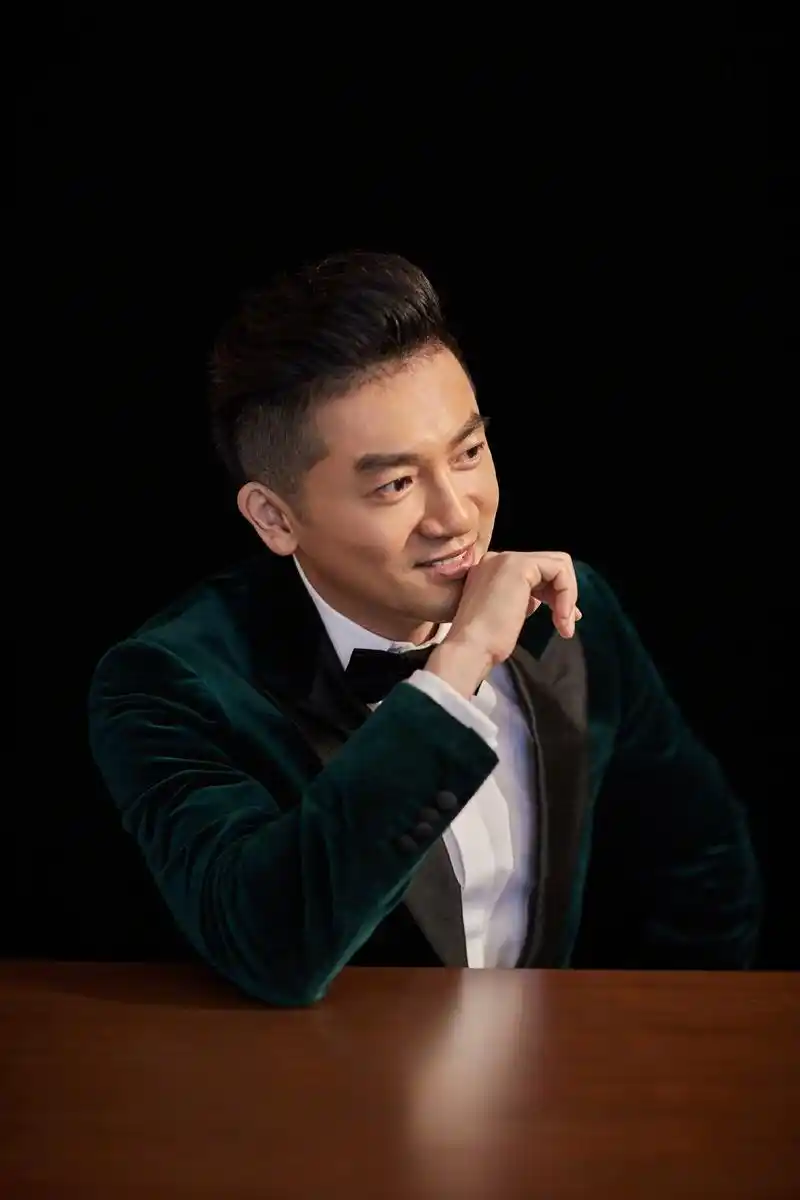 苏有朋《中餐厅》担任金鹿奖评委的蛙哥蘇有朋现身颁奖典礼,白衬衫