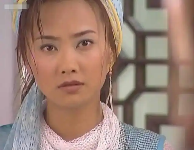 2001年由吴奇隆主演的《萧十一郎》中马雅舒剧中饰演风四娘,从照片中