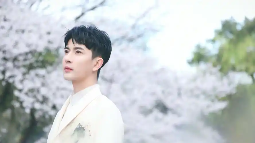 美男于朦胧阳光帅气写真