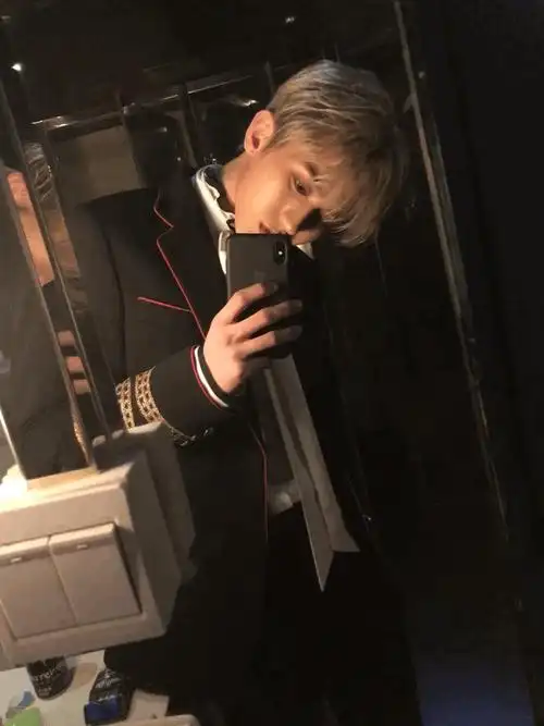 怎么评价蔡徐坤吸烟?