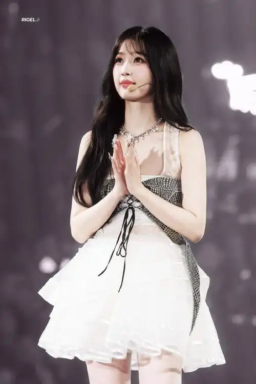 虞书欣白色公主裙造型##今日星拍放送