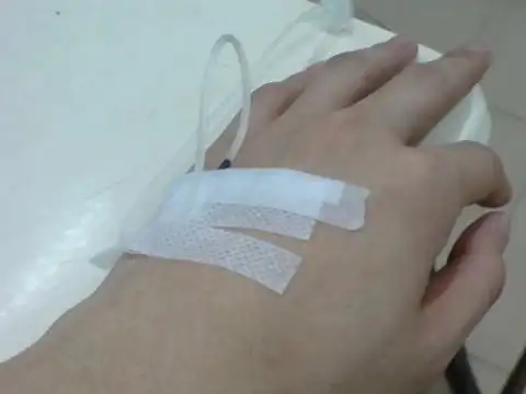 梦见打点滴回血