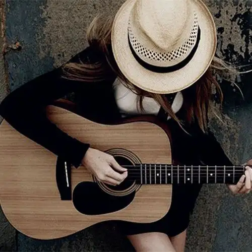 那些抱着吉他的女生们