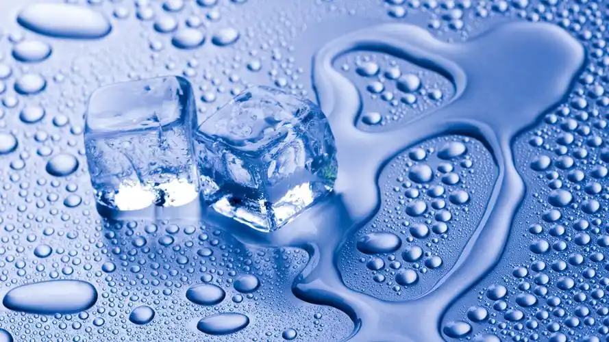 晶莹清凉的冰块唯美高清桌面壁纸