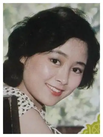 电影演员张瑜美颜照不能忘却的美丽
