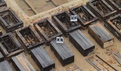 史上最大帝王墓,花了十年才挖完,被盗严重只剩下墓碑了!