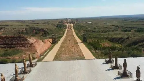 九原郡城楼是世界上第一处再现草原重镇古建雄风的景观建筑