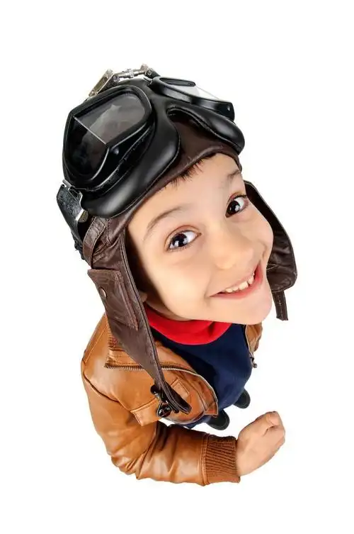 飞行员,年轻的男孩飞行员在白色隔离