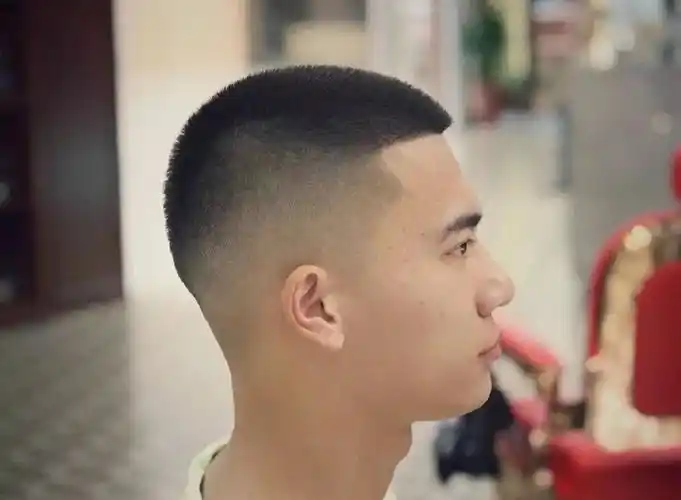 男生留寸头好帅