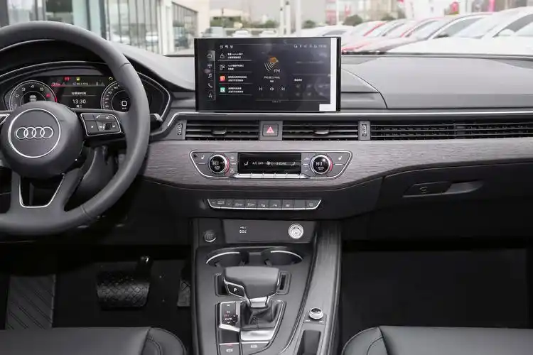 2022款 奥迪a4l 40 tfsi 豪华致雅型内饰