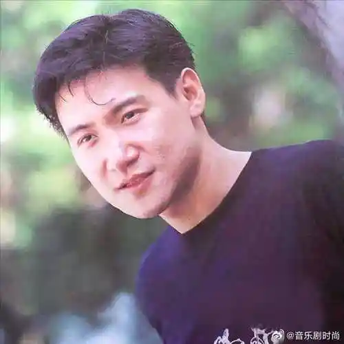 张学友是一位极有天赋的艺人,因为他不管是唱歌,演戏还是跳舞,都堪称