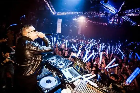 夜店dj打碟喊麦现场照片