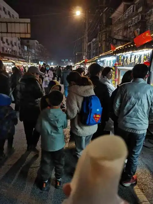 西司广场夜市-"以我多年经验告诉大家这里是开封本地人更喜.