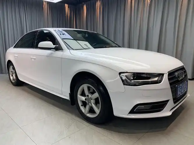 奥迪a4l 改色膜 水晶白