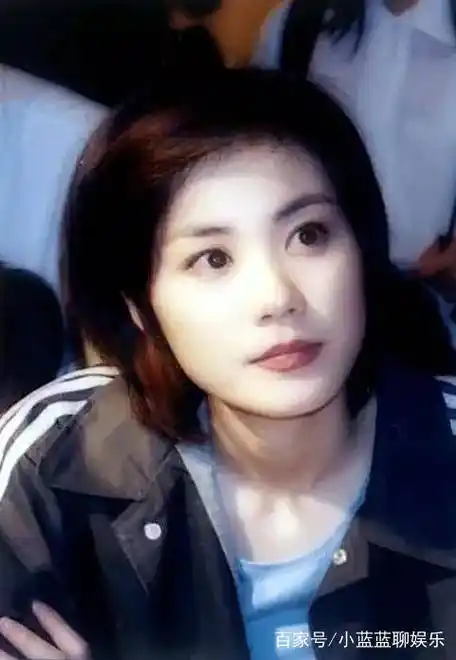 王菲22年前照片曝光,比高圆圆还清纯,网友:难怪谢霆锋对她痴迷