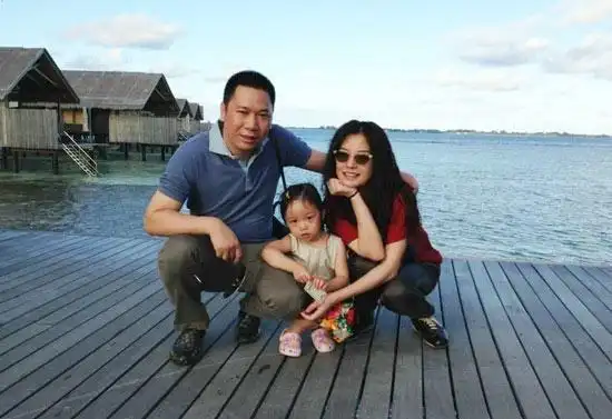 黄有龙隐藏16年的儿子近照曝光,像极前妻,赵薇不介意还待他如宝