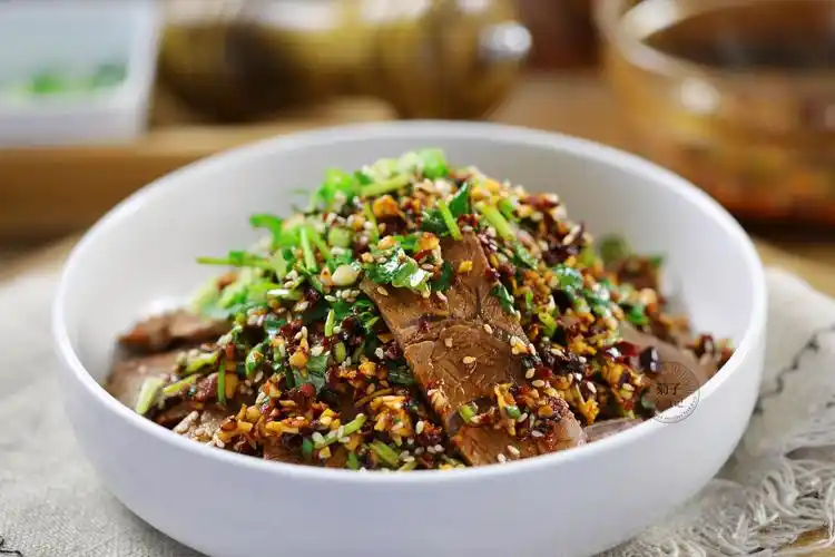 凉拌牛肉为什么选牛腱子肉卤一卤拌一拌健康吃肉很简单