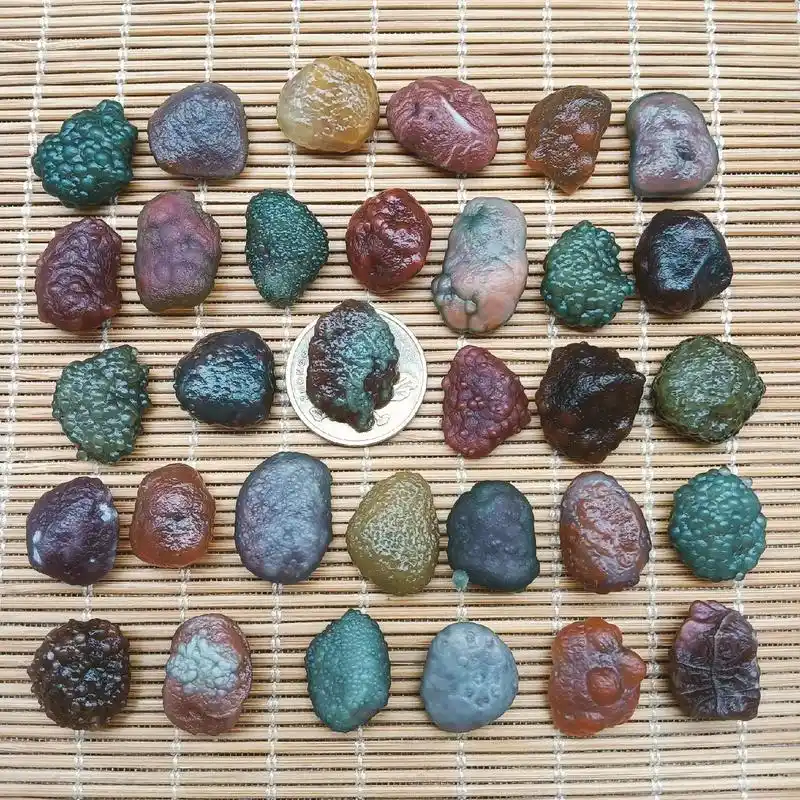 新疆巴楚黑山原石玛瑙.