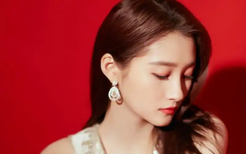 关晓彤优雅纱裙性感图片桌面壁纸