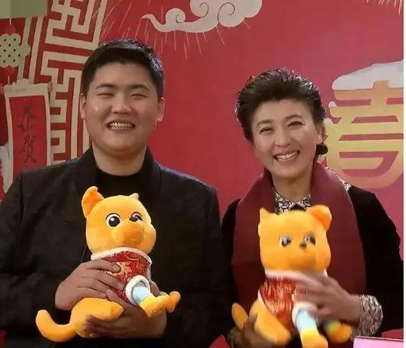 二人转女王6登春晚拔掉父亲氧气管嫁富豪45岁拼二胎