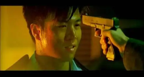 拳王在新警察故事中,安志杰一贯动作出彩,只是有点胖,和自己硬桥硬马