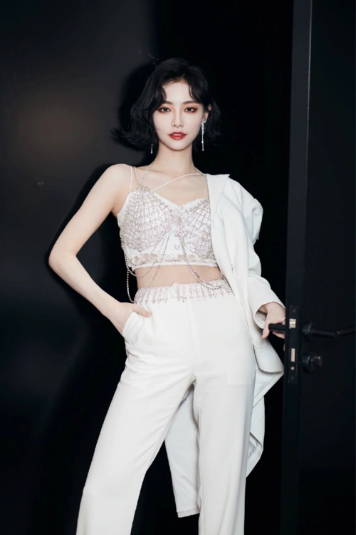 同为女团爱豆,同在一个公司,鞠婧祎和许佳琪的竞争大?