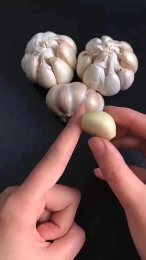 大蒜可以预防长瘊子,太实用了!