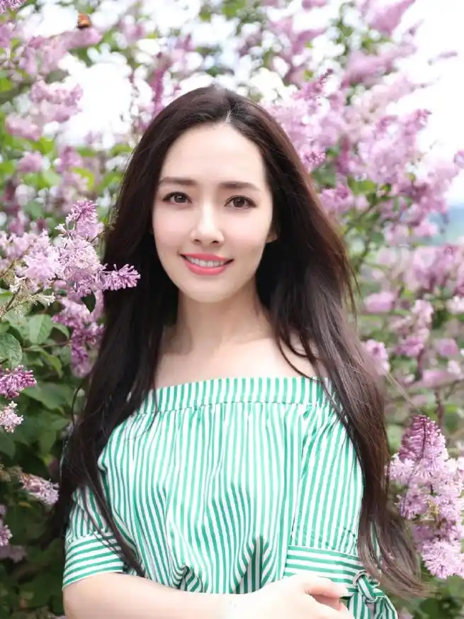 郭碧婷甜美一字肩性感旅拍写真图片34