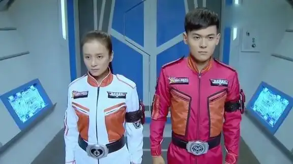 《巨神战击队》红霄卫白护卫去暴雨现场,果然有仇恨怪