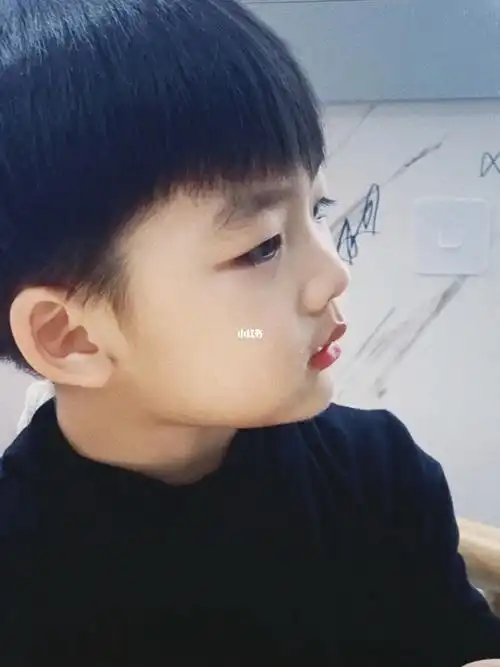 沉浸式吃虾 胃口棒棒哒#人类幼崽可以多可爱  #可爱  #正脸一般侧脸绝