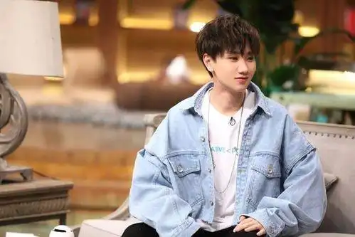 节目中有一个用变声唱歌,之后让嘉宾写全歌词的环节,汪苏泷吐槽导演组