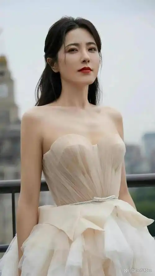 究竟谁才是人间尤物看赵丽颖和曾黎的合照你就会有答案