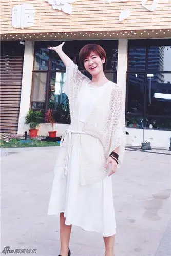 李晟脸颊凹陷手爆青筋(组图)