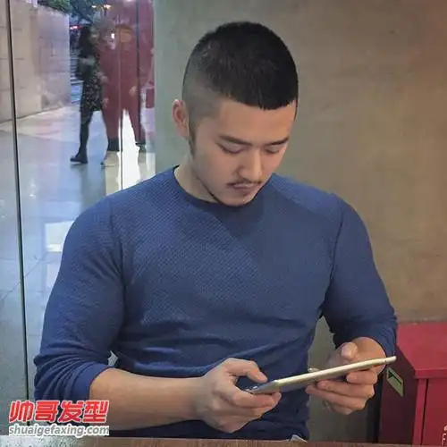 胡茬肌肉帅哥超短发寸头 又man又有型(8)-帅哥图片-帅哥发型网
