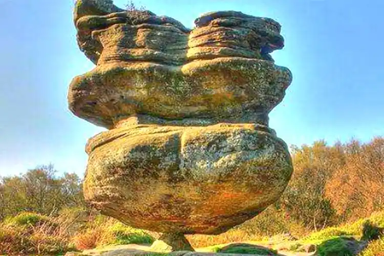 这三块神石你们是否见过其中之一?千年不倒,世界上最怪的石头