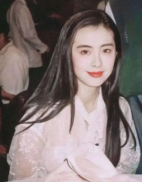 10个香港老牌女星,如今年过半百的她们,还是那样明艳动人吗?