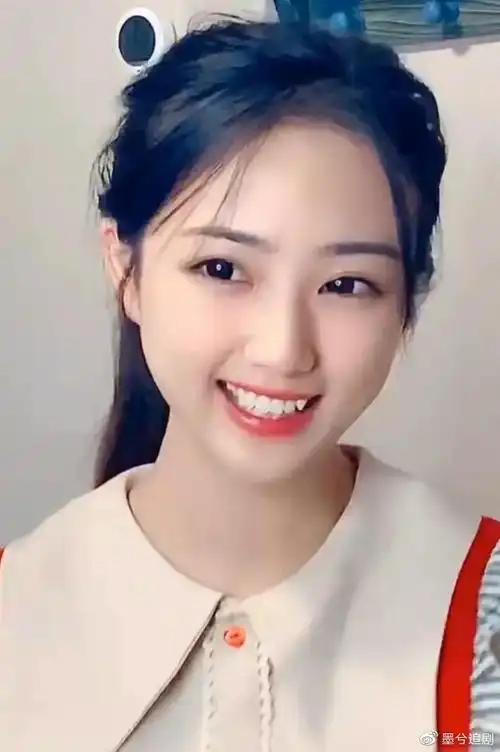 一组漂亮的美女照片爱笑的女人