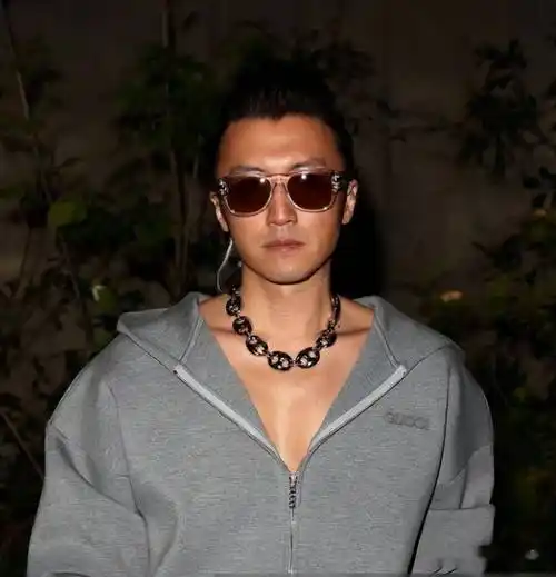 伦敦这一夜,小鲜肉的"美"不再吃香,却被"黑皮"的谢霆锋惊艳